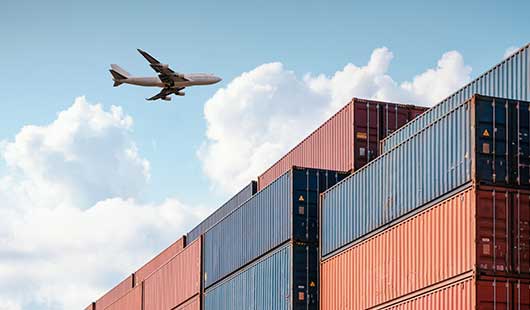 How Terminal Tractors Contribute to Safety in Freight and Cargo Handling