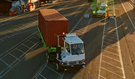 The Rise of E-Commerce: How Terminal Tractors Can Support Efficient Distribution